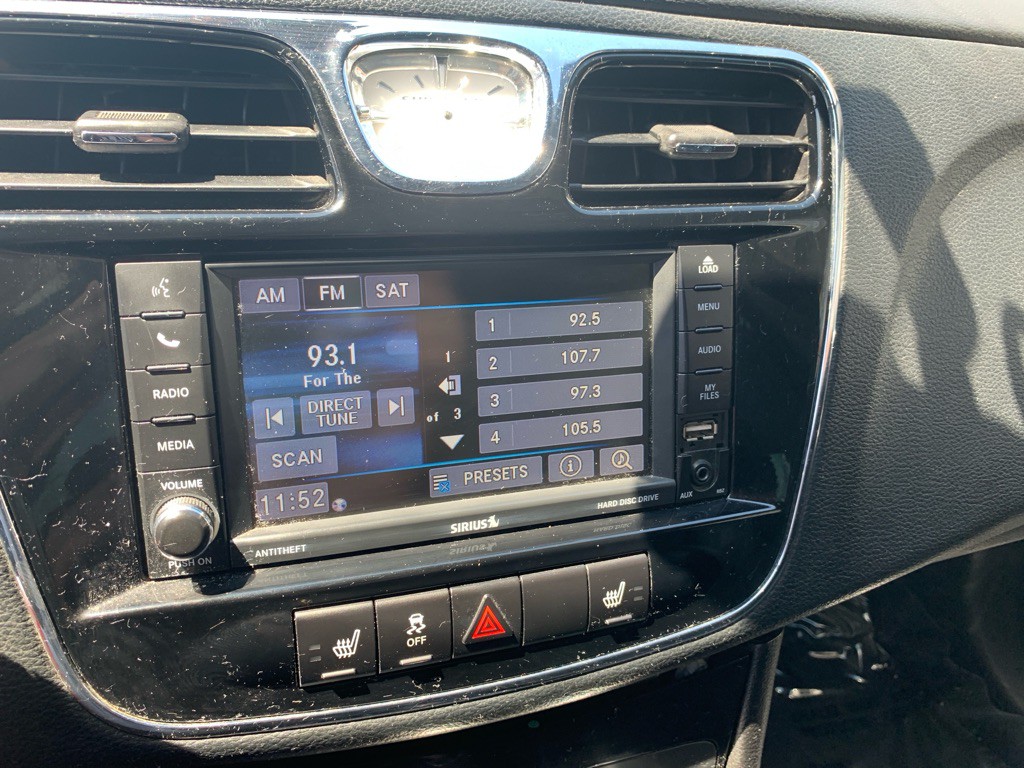2013 Chrysler 200 Image 6