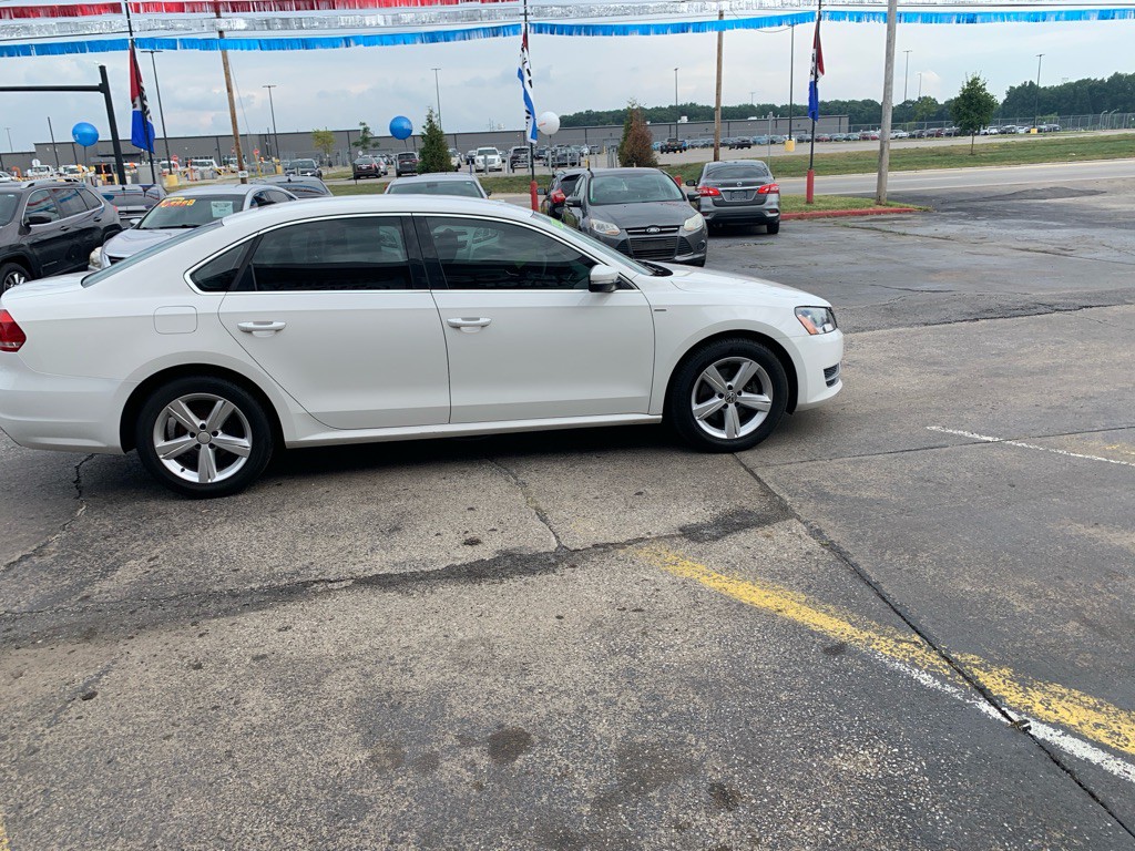2014 Volkswagen Passat Image 2
