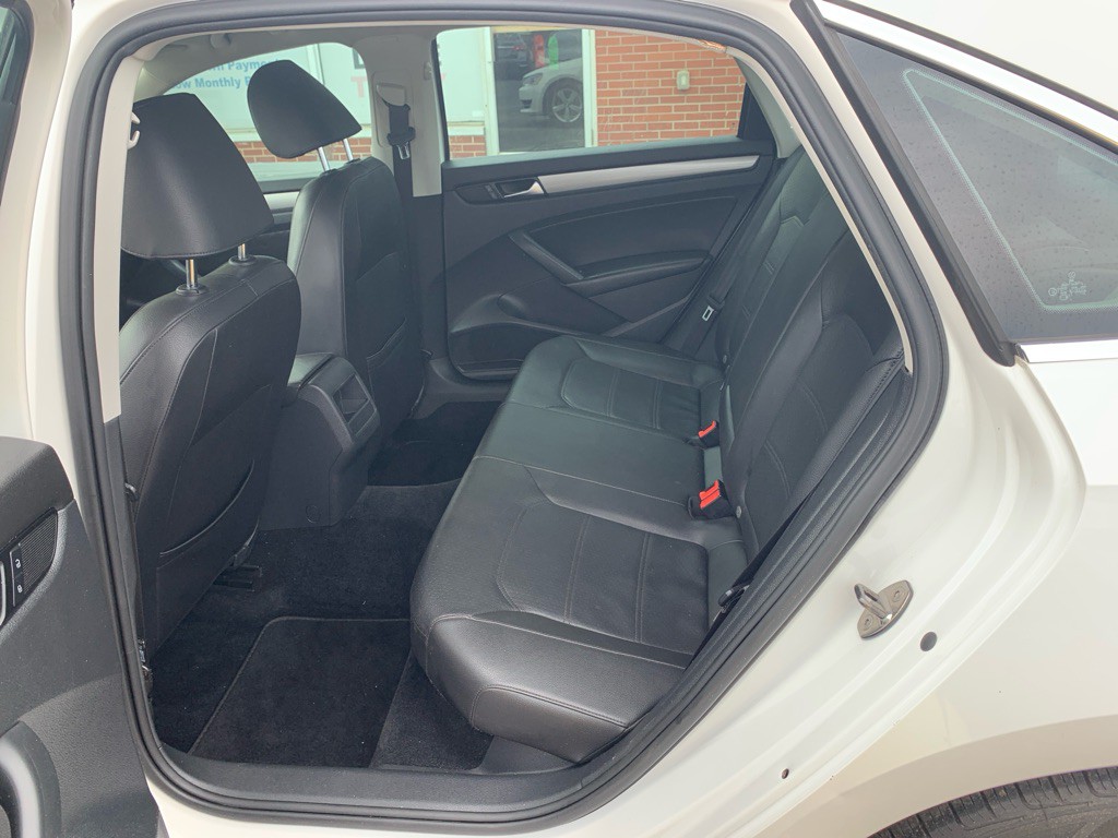 2014 Volkswagen Passat Image 8