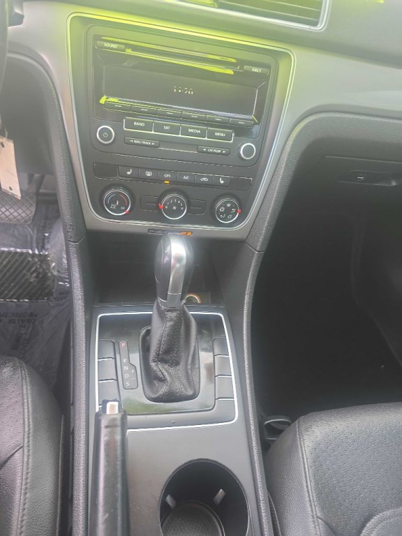 2014 Volkswagen Passat Image 11