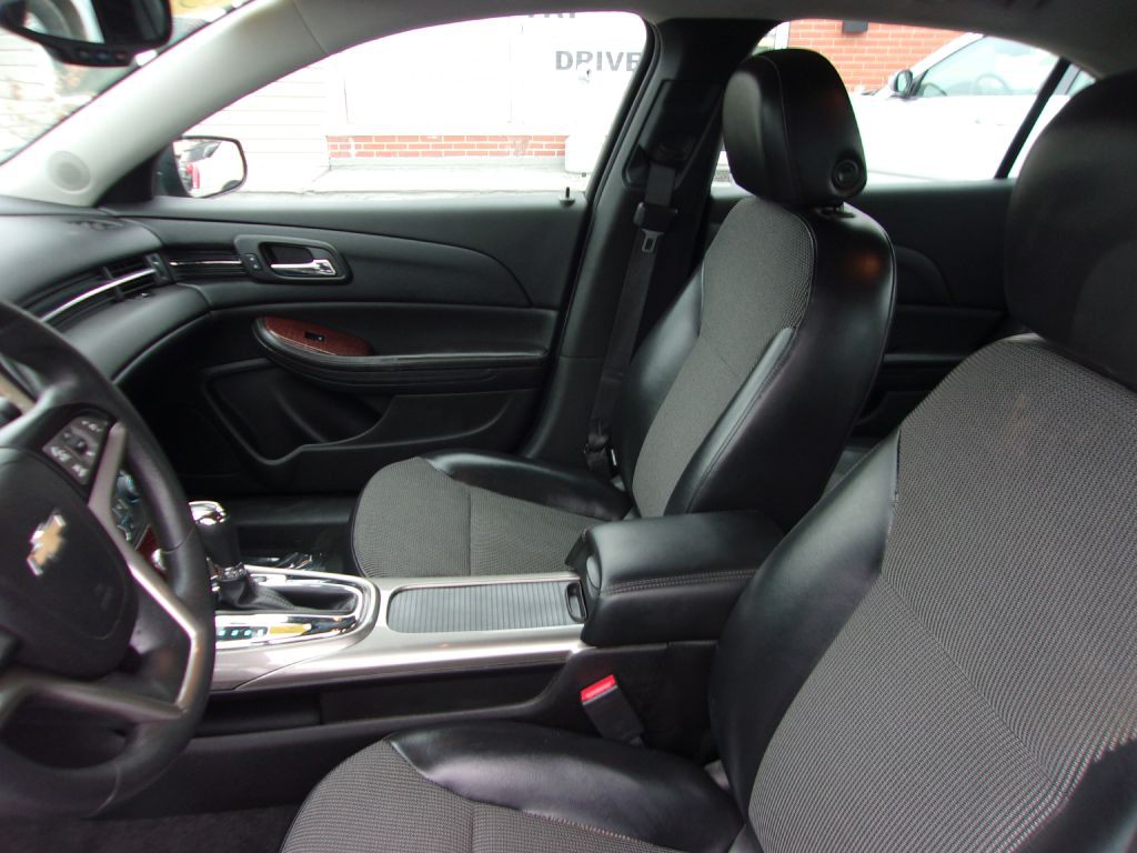 2013 Chevrolet Malibu Image 3