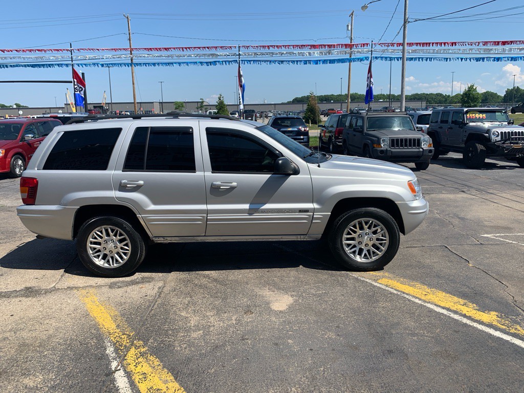 2004 Jeep Grand Cherokee Image 2