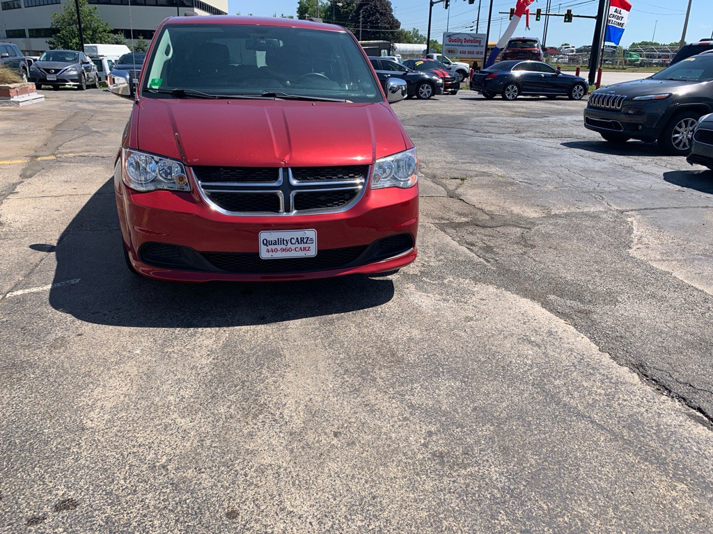 2015 Chrysler Town & Country Image 3