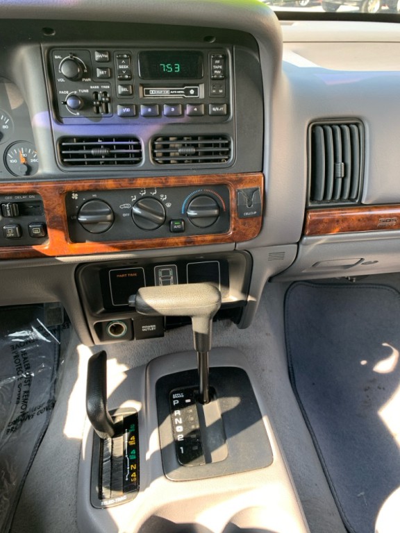 1997 Jeep Grand Cherokee Image 8