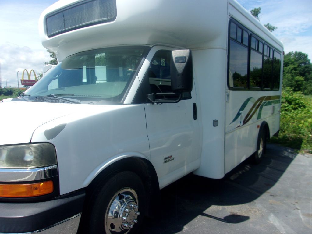 2012 Chevrolet Express Image 2