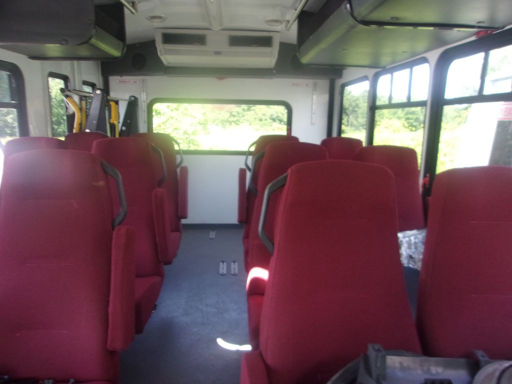 2012 Chevrolet Express Image 6