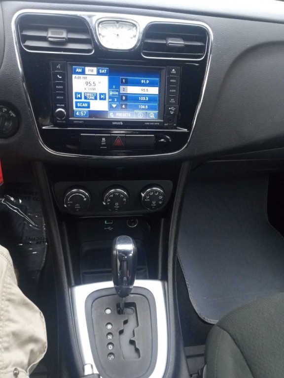 2012 Chrysler 200 Image 7