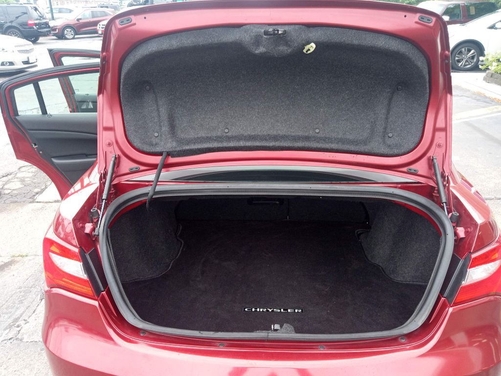 2012 Chrysler 200 Image 12