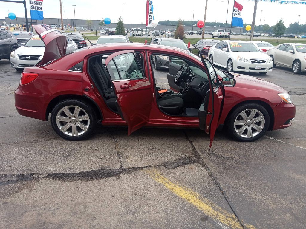 2012 Chrysler 200 Image 13