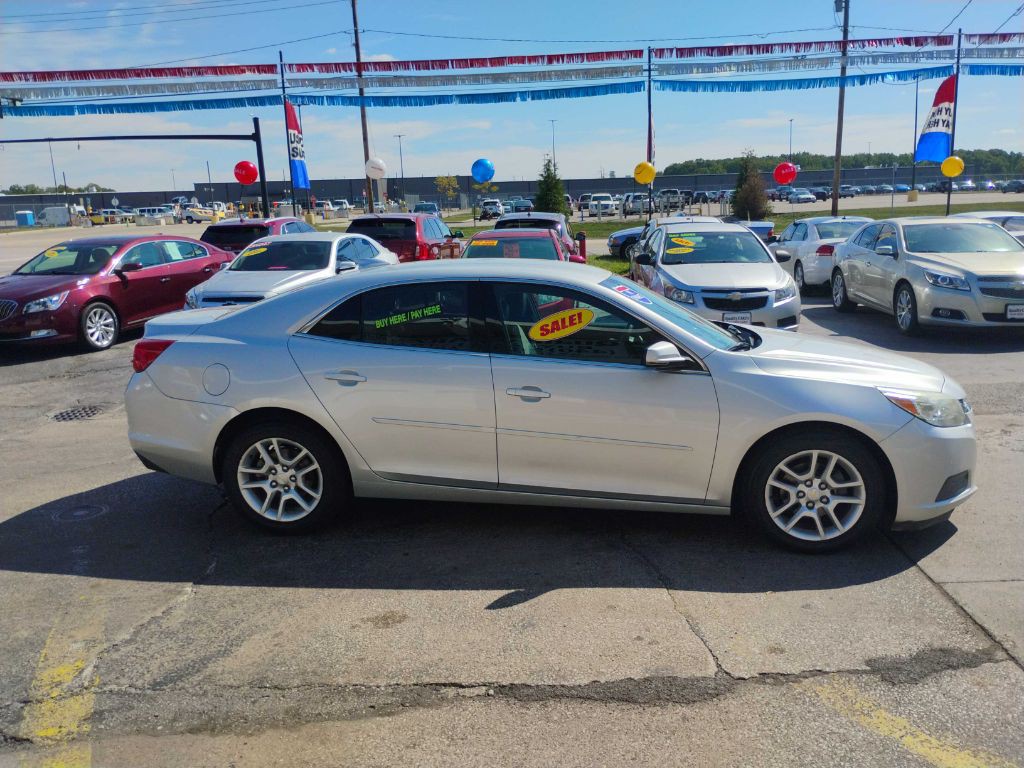 2015 Chevrolet Malibu Image 2