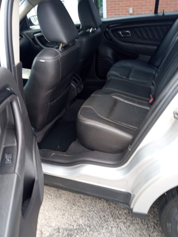 2010 Ford Taurus Image 5