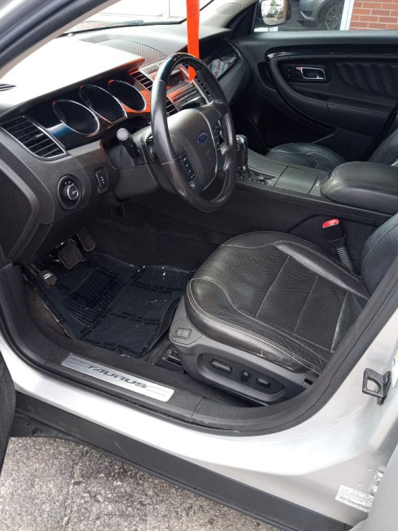 2010 Ford Taurus Image 6