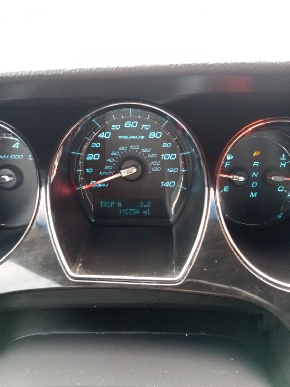 2010 Ford Taurus Image 7