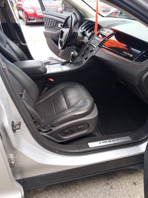 2010 Ford Taurus Image 11