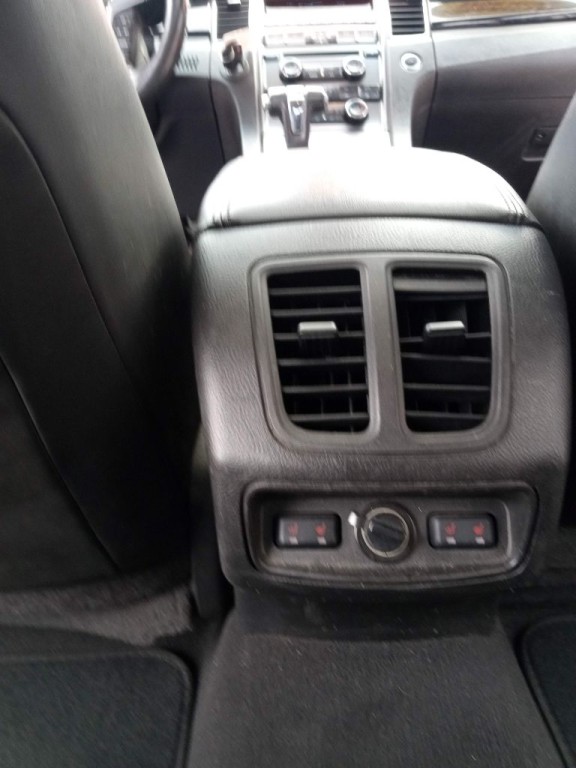 2010 Ford Taurus Image 12