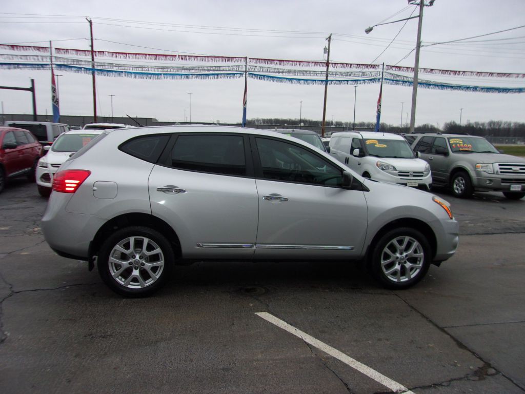 2014 Nissan Rogue Image 2