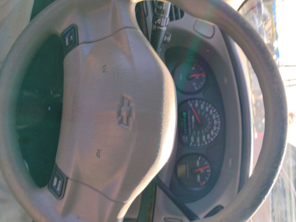 2002 Chevrolet Impala Image 5