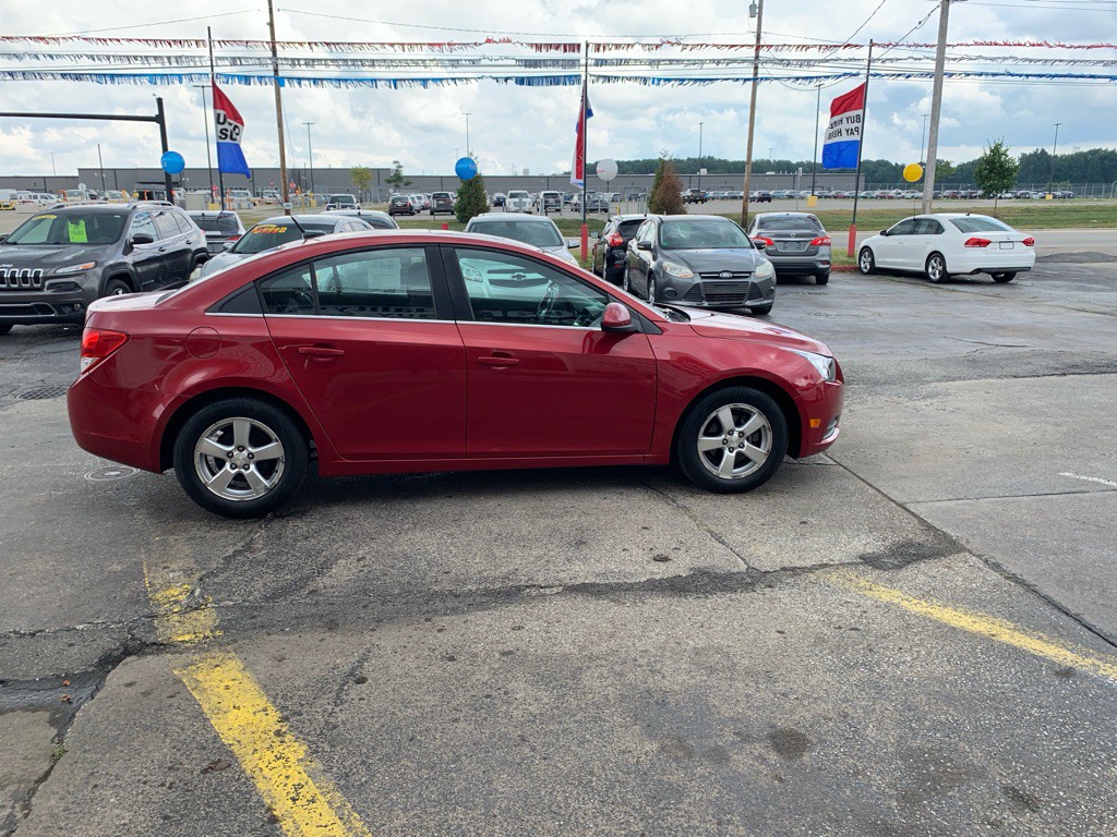 2013 Chevrolet Cruze Image 2