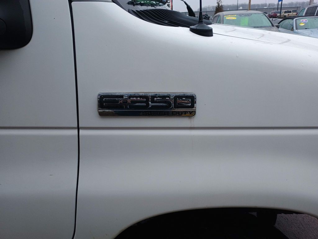 2009 Ford Econoline Image 2