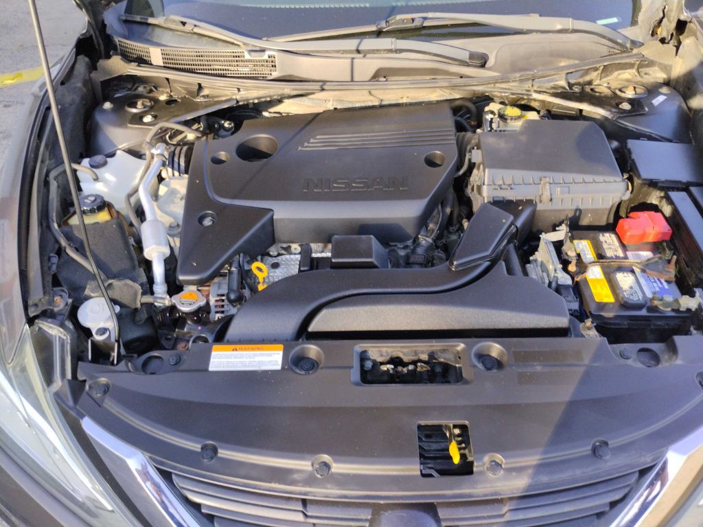 2016 Nissan Altima Image 9