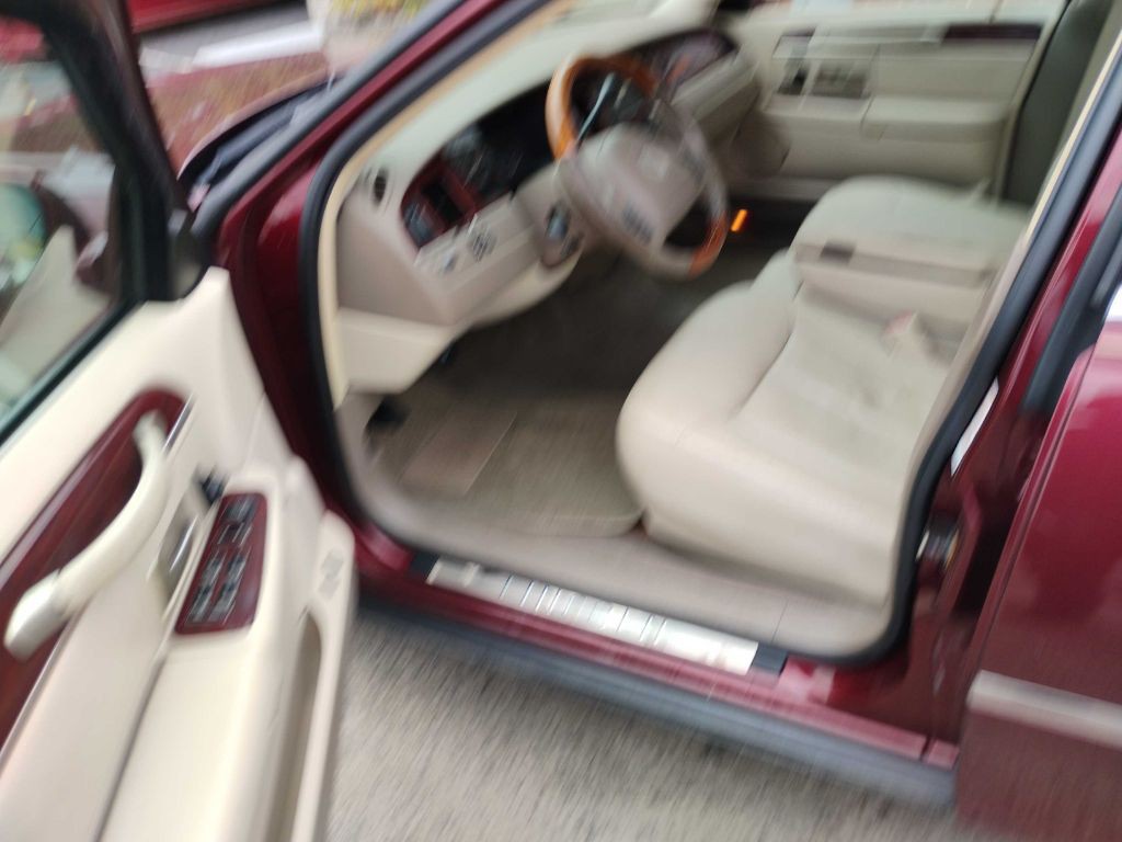2004 Lincoln Town Car Image 7