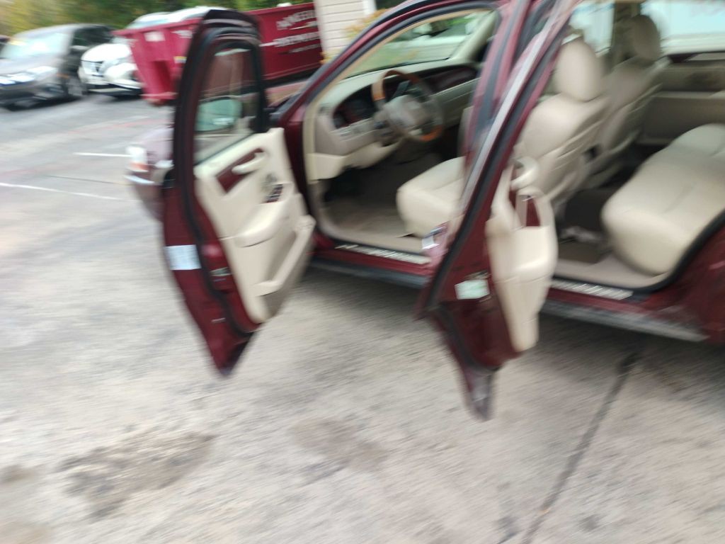 2004 Lincoln Town Car Image 8