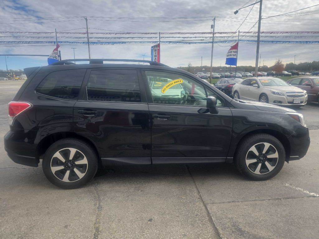 2017 Subaru Forester Image 2