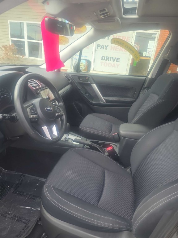 2017 Subaru Forester Image 6