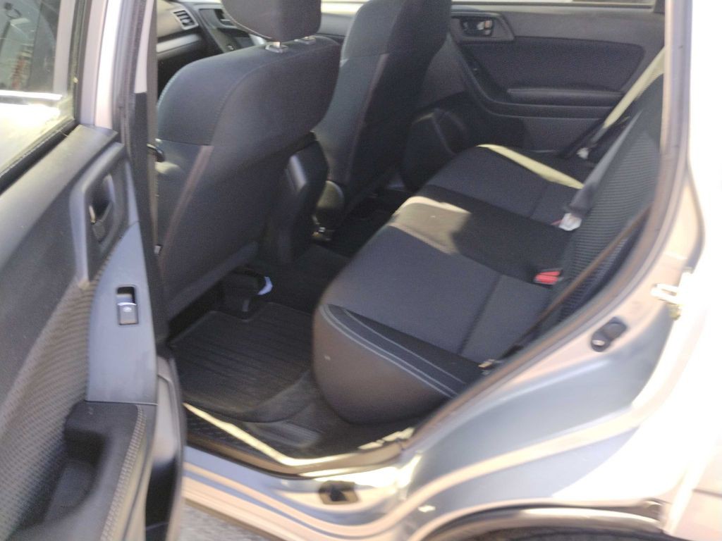 2017 Subaru Forester Image 7