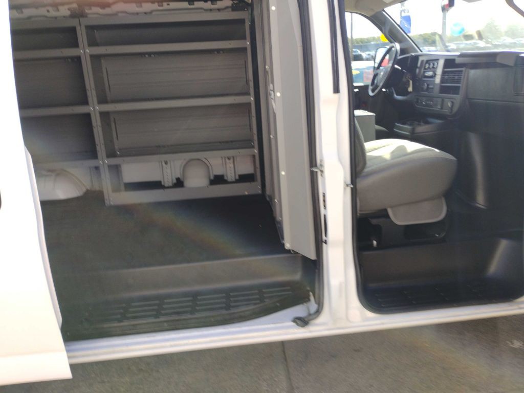 2021 Chevrolet Express Image 7