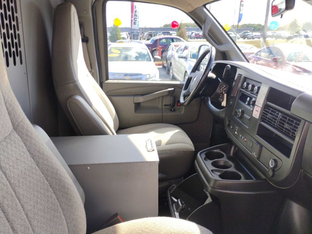 2021 Chevrolet Express Image 10