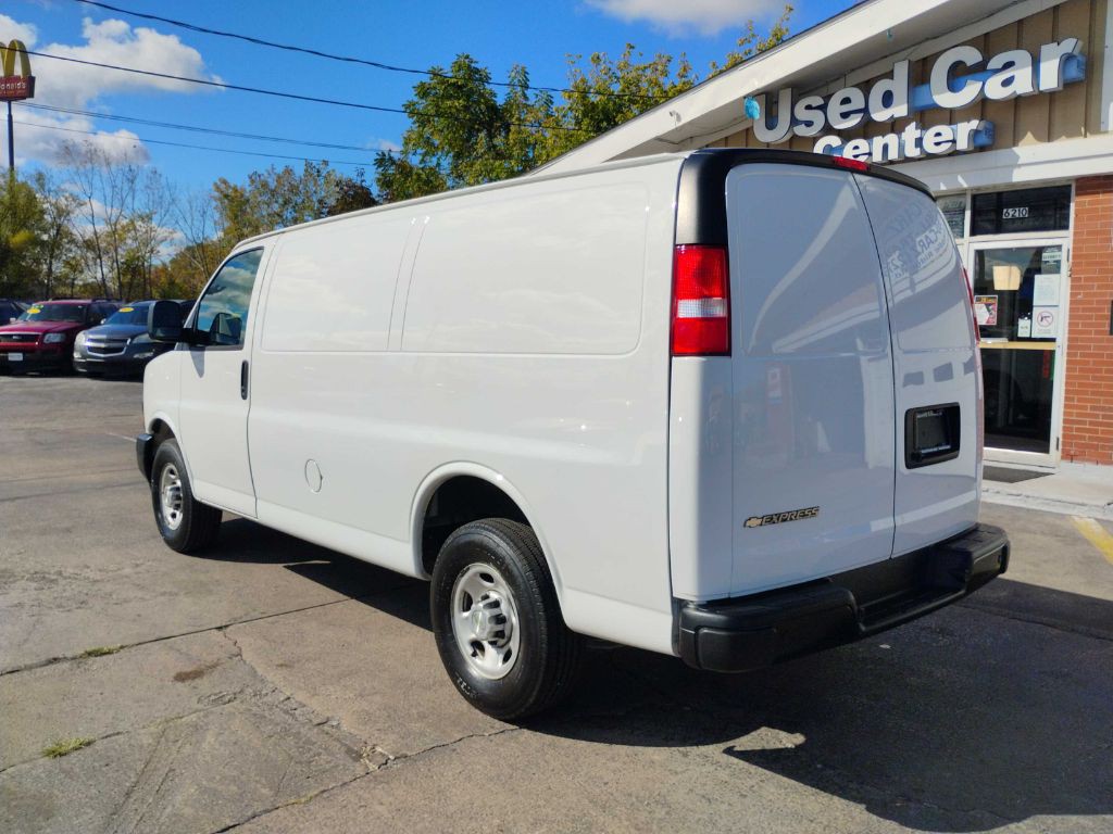 2021 Chevrolet Express Image 11