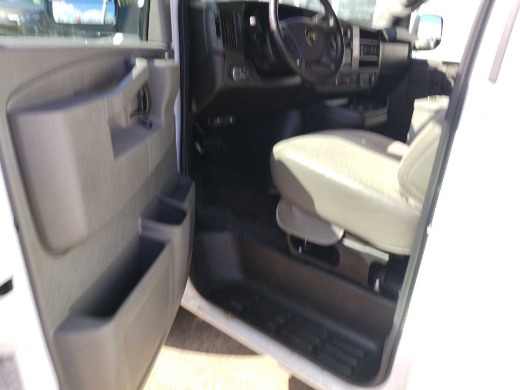 2021 Chevrolet Express Image 12