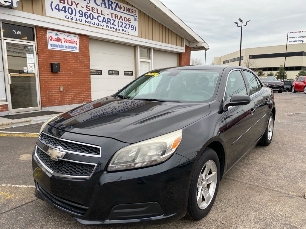 2013 Chevrolet Malibu Image 2