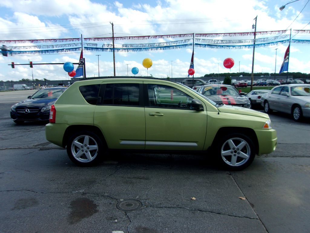2010 Jeep Compass Image 2