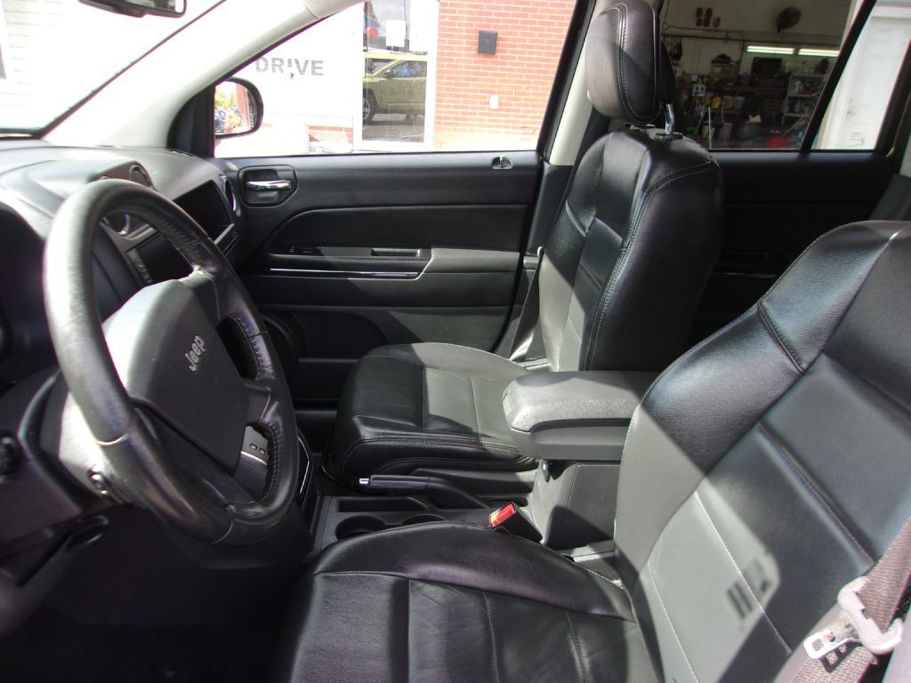2010 Jeep Compass Image 7