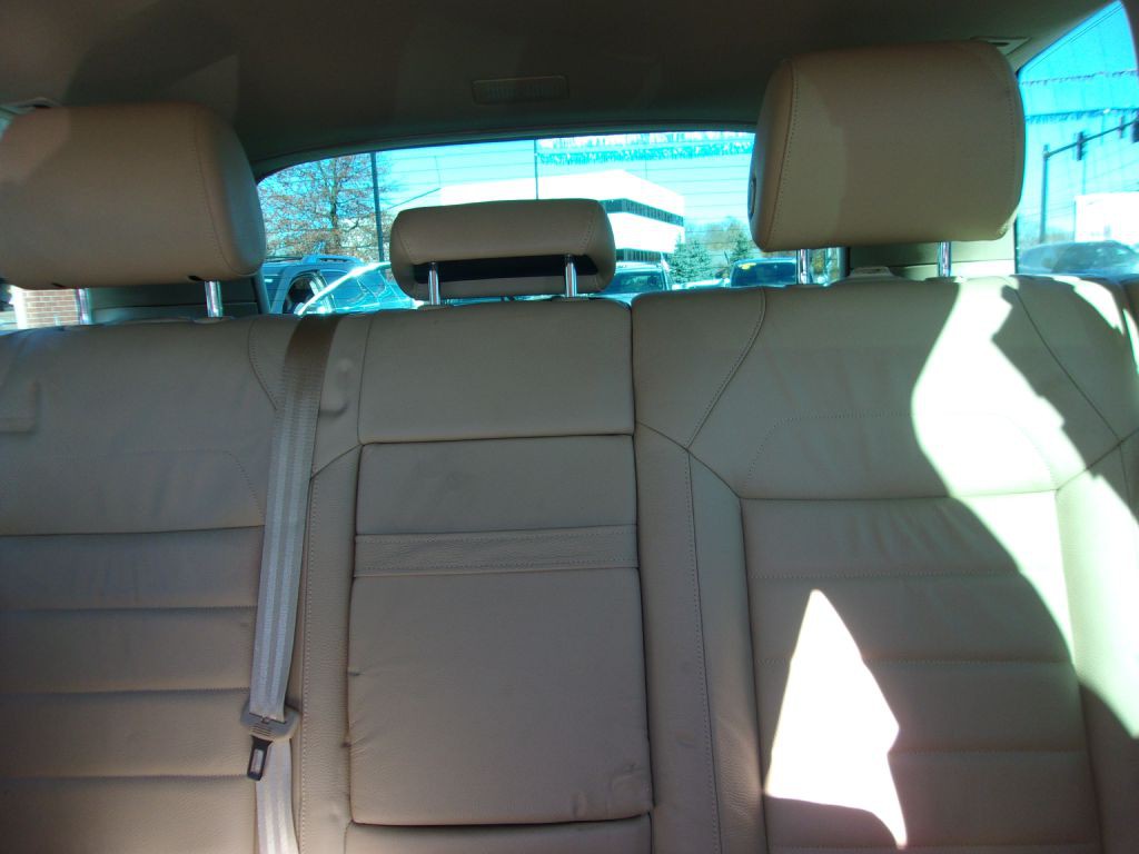 2008 Volkswagen Touareg Image 8