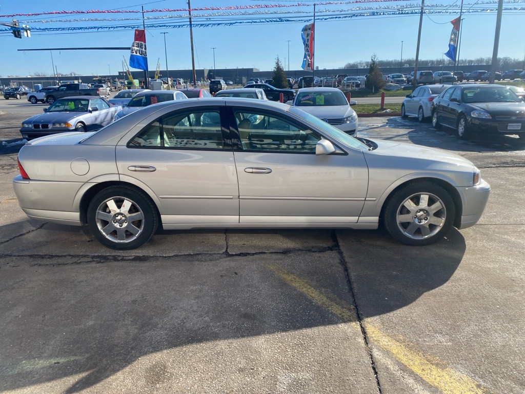 2005 Lincoln LS Image 2