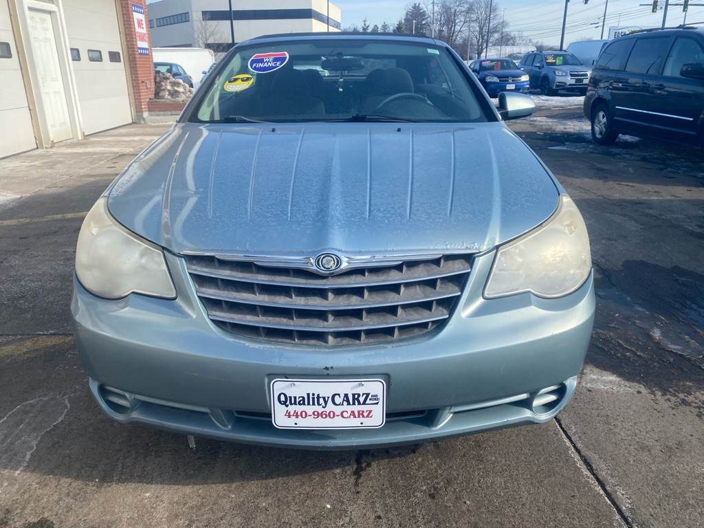 2009 Chrysler Sebring Image 2