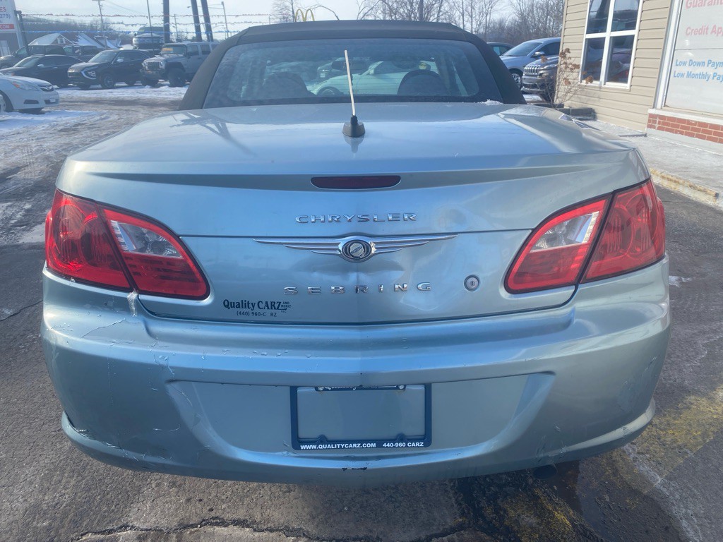 2009 Chrysler Sebring Image 4