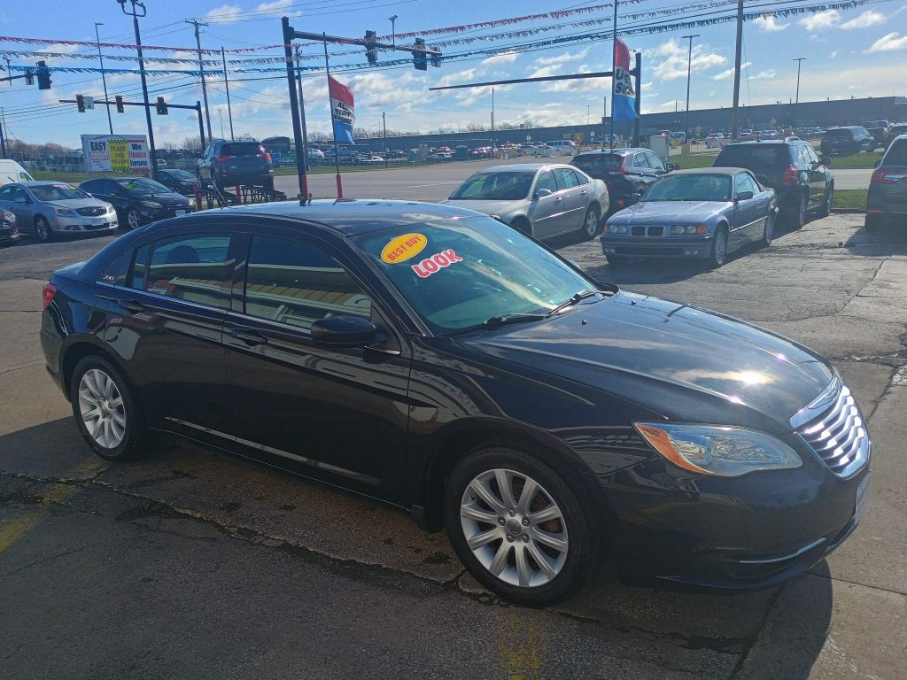 2014 Chrysler 200 Image 5