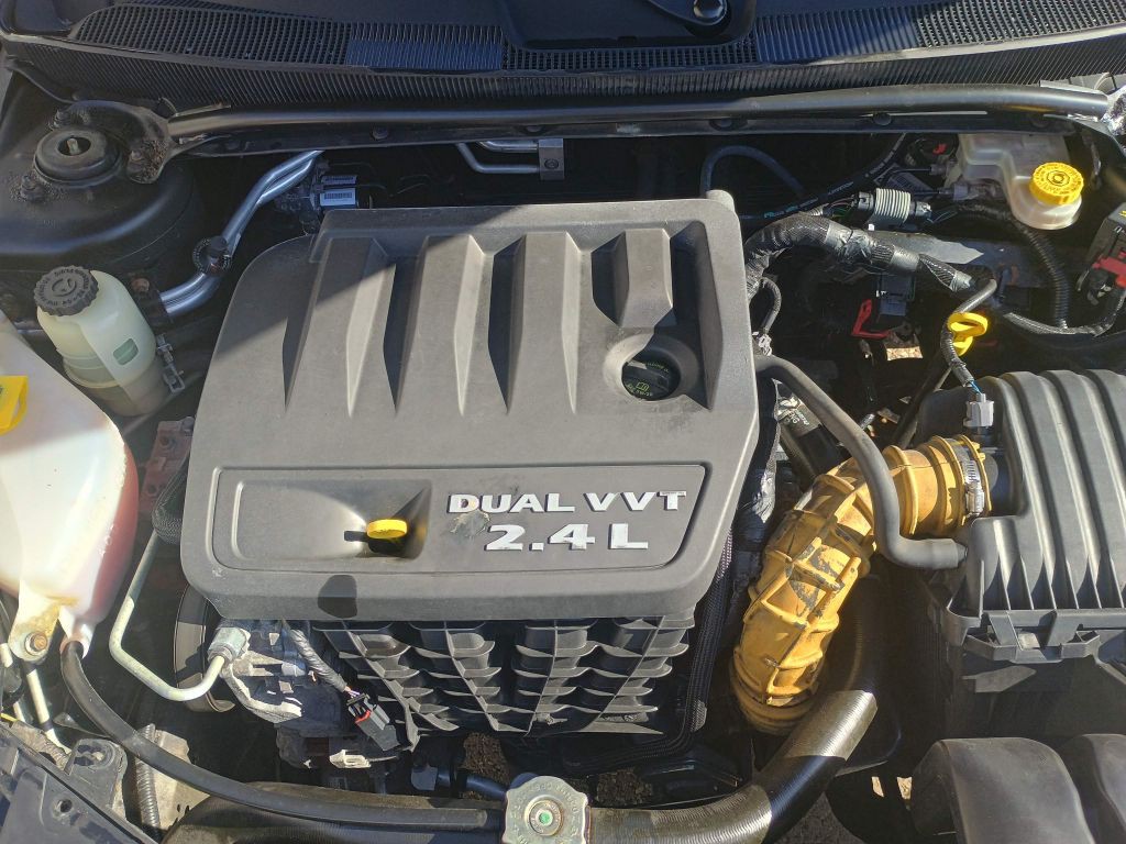 2014 Chrysler 200 Image 10