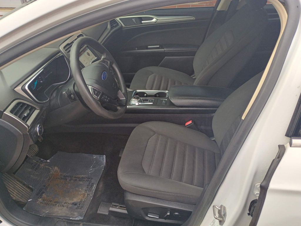 2017 Ford Fusion Image 2