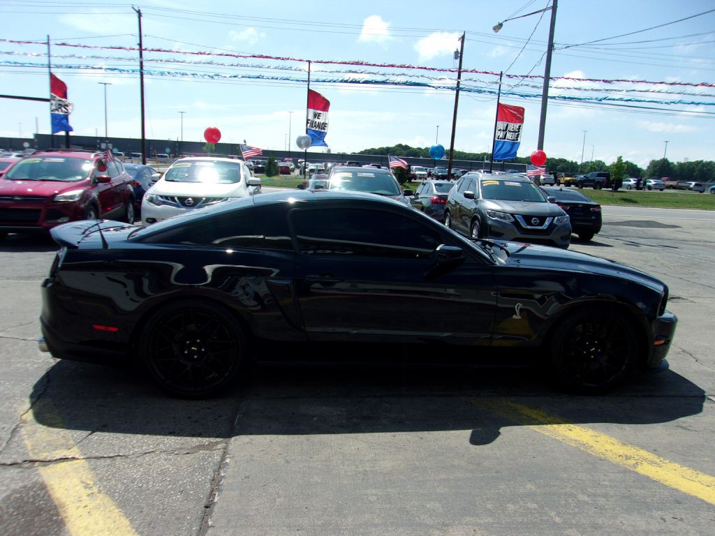 2012 Ford Mustang Image 2