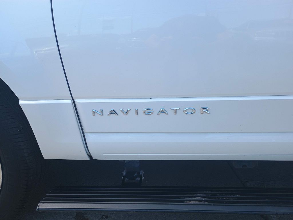 2017 Lincoln Navigator Image 4