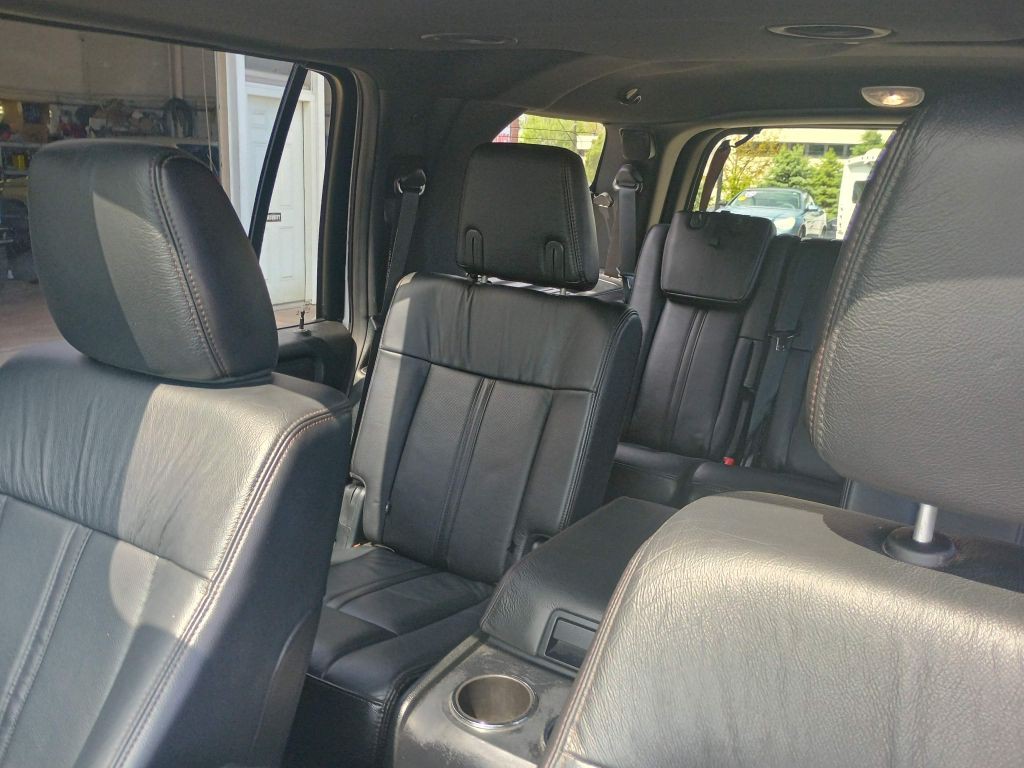2017 Lincoln Navigator Image 9