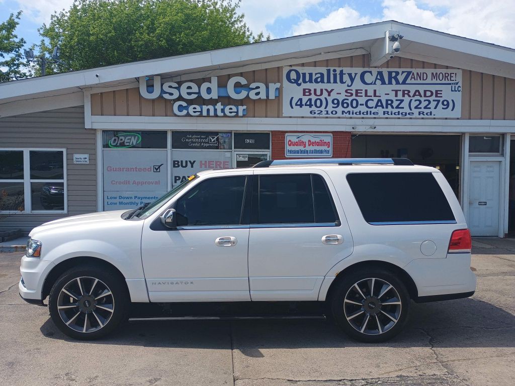 2017 Lincoln Navigator Image 1