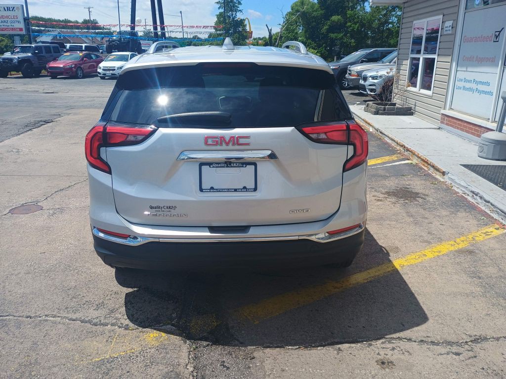 2020 GMC Terrain Image 2