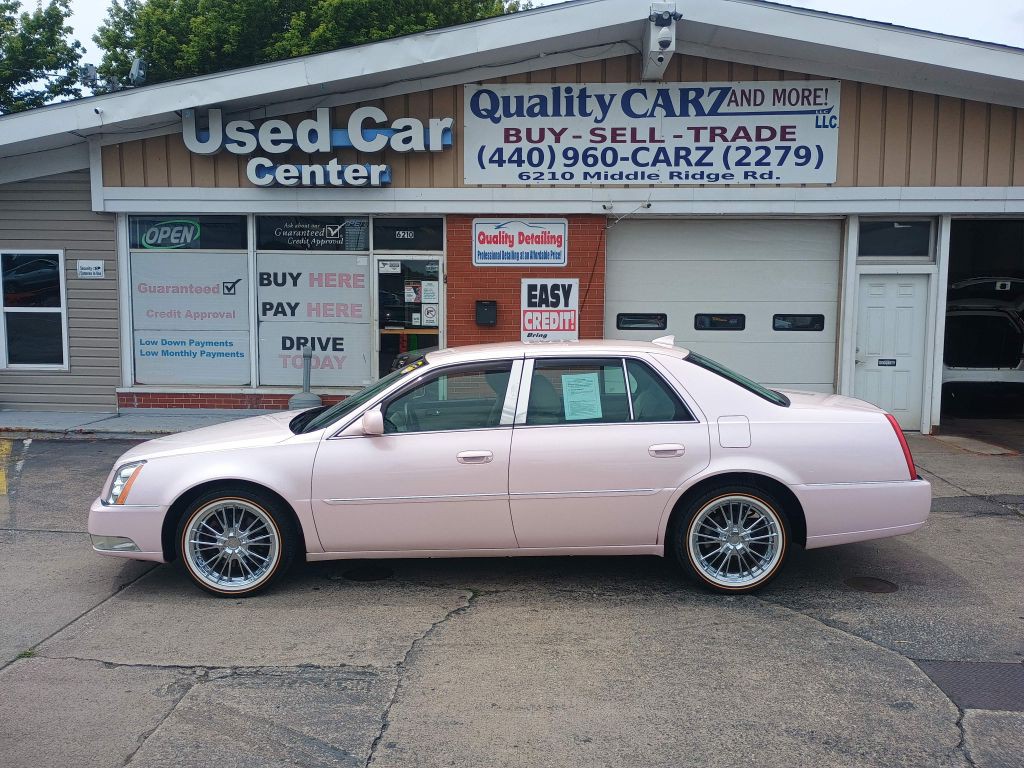 2010 Cadillac DTS Image 1
