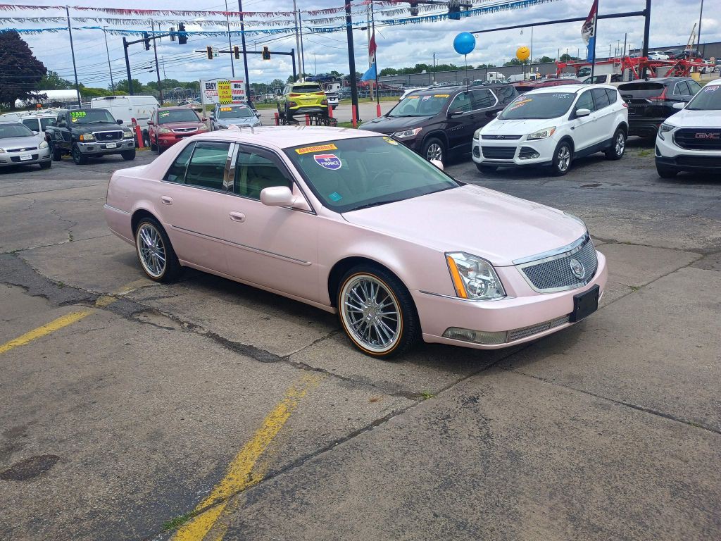 2010 Cadillac DTS Image 2